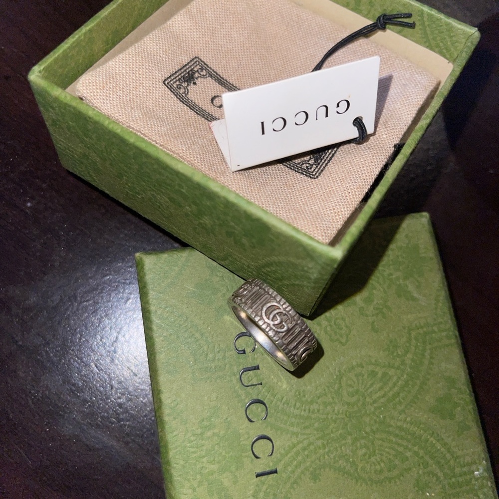 RING WITH DOUBLE G IN SILVER